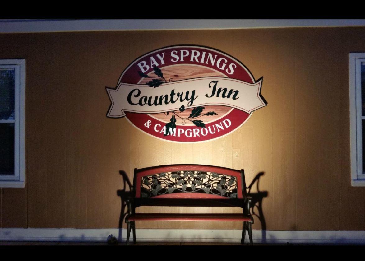 Bay Springs Country Inn & Marina Centre Exteriör bild